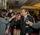 老師率領眾執委向大家敬酒