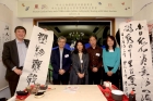 左為陳祺丰老師即席揮毫的作品，右為容老師即席揮毫的作品。(陳祺丰老師為沈祖堯校長的書法老師。)
