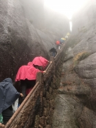 百步雲梯上一線天