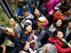 坐索道從谷底上山頂，不用10分鐘